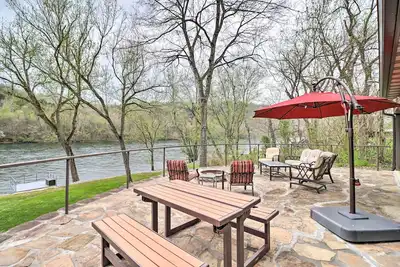 Image de White River Fishing Escape w/ Deck & Patio!