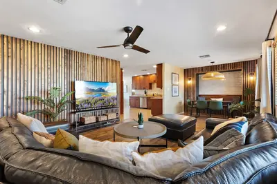 Image de Old Town- Heated Pool- Hot Tub- Game Room- Firepit- Putting Green!