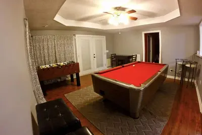 Image de Large House with Pool Table, Foosball, Ping Pong