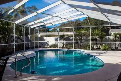 Image de Quiet home with Salt Water Heated Pool, next to Largo Golf Course & Irb!