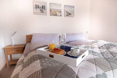 Image de Appartement-Salle de bain privée séparée-Vue sur Jardin