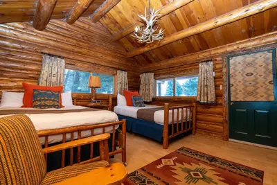 Image de Beautiful River Side Ranch Cabin. Sauna, bar, lodge, and game room. Cabin 3