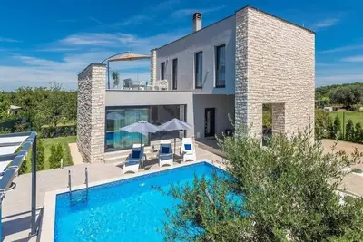 Image de Beautiful Villa Selest with an outdoor pool