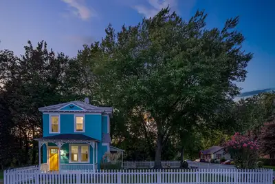Vibrant, Historical Escape in Phoebus!