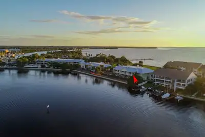 Image de Peaceful Beach Getaway~ Gorgeous 2nd Floor Water View ~ End Unit~ Newly Updated