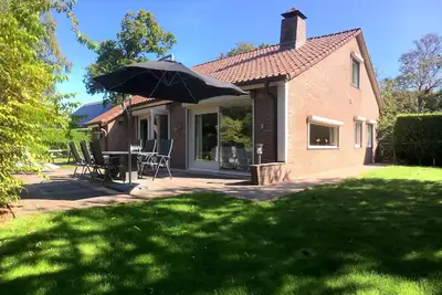 Image de Spacious and comfortably furnished family house, 10 min. walk to the beach