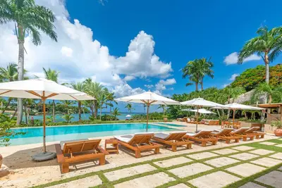 Image de Exclusive Oceanfront Villa Private Beach luxury Concierge Chef Maid service