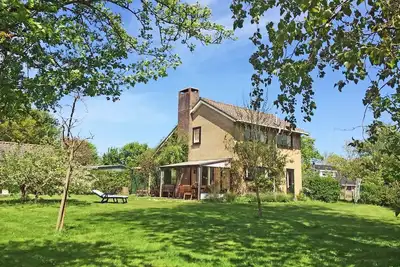 Cosy family house, close to the beach, enclosed garden and your dog is welcome