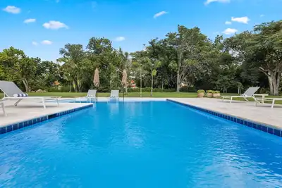 Image de Close to Minitas Beach