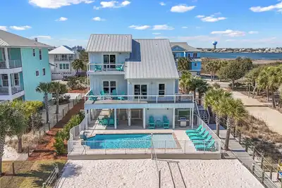 Image de Private Heated Pool Hot Tub Private Beach, Boat & Bay Access, Volley/Pickleball!
