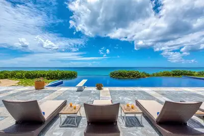 Image de Luxury Beachfront Property with pool, chef, concierge, airport pickup