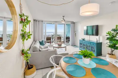 Image de Ocean View, Spacious Condo next to Pool