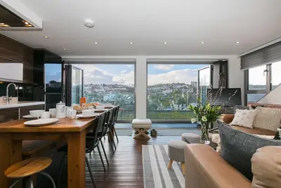 Image de Penhaven - Downalong St Ives – Sleeps 8 – Sea Views – Parking for One Car