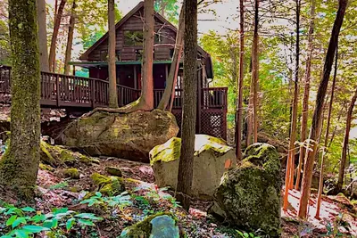 Image de Cabin in the woods with a hot tub and wi-fi