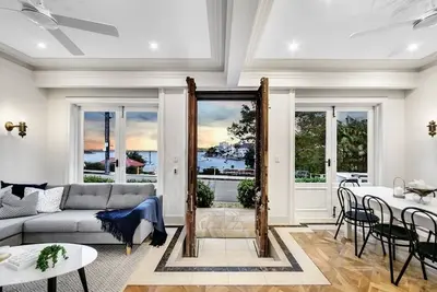 Image de Tuscan Villa Little Manly, Beach front Apartment
