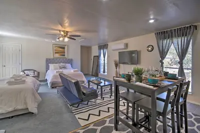 Image de Cozy Getaway w/ Yard - 20 Mi to Downtown Houston!