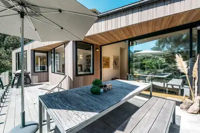 Image de Stunning Designer Home Close to Oneroa