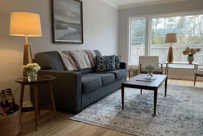 Image de Charming garden cottage downtown Ellison Bay walking distance to lake and shops