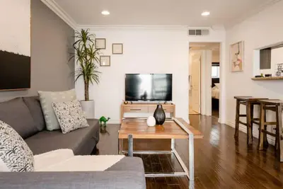 Image de Studio City Flat- Queen Bed, Free Parking, Jacuzzi