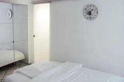 Image de Chambre Simple-en Ville-Douche-Pas de vue-7