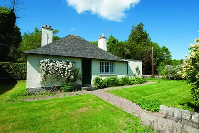 West Cottage - Tarvit, pet friendly, with open fire in Cupar, Fife