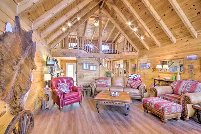 Image de Large Cabin w/ Deck Overlooking Norfork Lake!