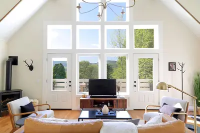 Image de Roxbury private 3br w/ fire-pit, sweeping Mt views- 5 wooded acres. Near Skiing!