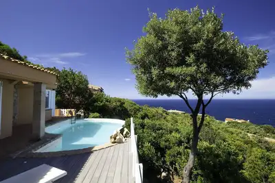 A 300 m dal Mare, Piscina a Sfioro, Vista a 180 Gradi, Wifi