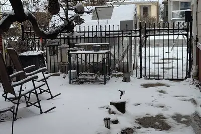 Image de Music Hot Spot N Berwyn\/Oak Park 2nd flr Wifi, Smart TVs, Bbq Patio & Greenhouse