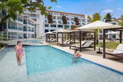 Image de Outstanding 2 Bedroom Apartment, Pool View (C)