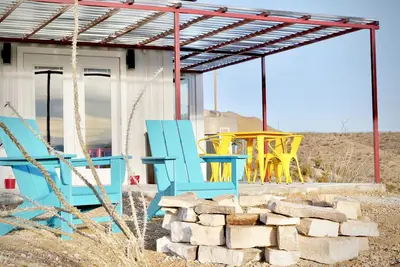 Image de Fossil Knob Ridge -Quicksilver: Ultra Modern Container Home
