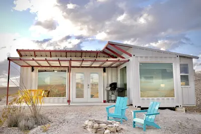 Image de Fossil Knob Ridge -Mariscal: Ultra Modern Container Home