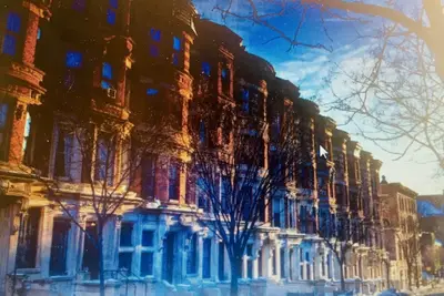 Image de Bright  & spacious remodeled brownstone townhouse with backyard