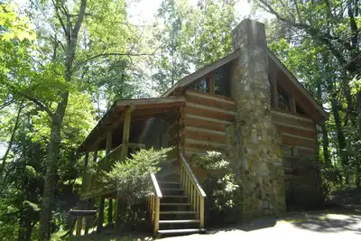 Image de Cozy Cabin Hide-away in the Woods! Five minutes from Pigeon Forge!