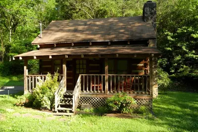 Image de Romantic Retreat Minutes from downtown Pigeon Forge!