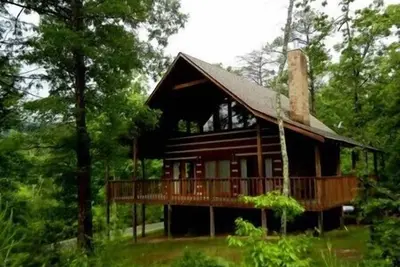 Image de 2 Bedroom Cabin with Wifi and Pool Table Minutes from all the action!