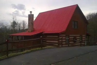 Image de Two Bedroom Cabin with Breath-taking Views of the Smoky Mountains! Pool Table and Hot Tub!