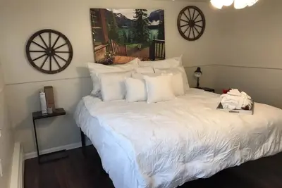 Image de Large 5 Bedroom Home King Bed