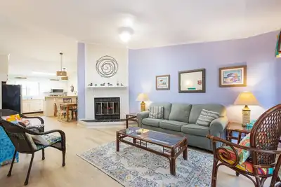 Image de Bright Coastal Townhome | Steps to Beach | Pool, Bikes & More