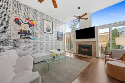 Image de Beautiful Designer Townhome ~ Amazing Location! River West - 4-Bedroom / Unit 1