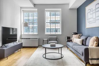 Image de Comfy Wall Street 1br w/ Speakeasy, Gym, + Rooftop by Blueground