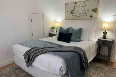 Image de Jailer's Cottage * Entire Home * Sleeps 10