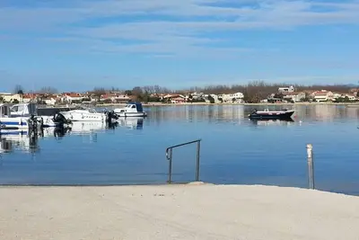 Image de Appartement de vacances pour 7 personnes env. 100 qmà Privlaka, Dalmatie (Nord de la Dalmatie)