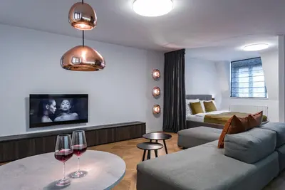 Image de Exclusive 5★ home in ❤️ of Old Town | Ac, King bed, floor heating, fast internet