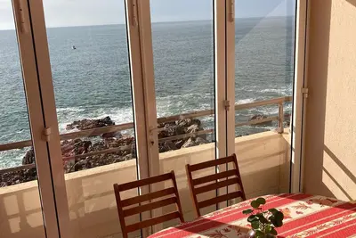 Image de Superbe T3 44m² avec loggia et piscine, parking inclus, face à la mer, 2⭐️