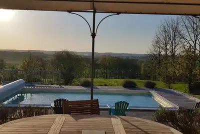Charente cadre idyllique très calme, piscine chauffée, 8 personnes