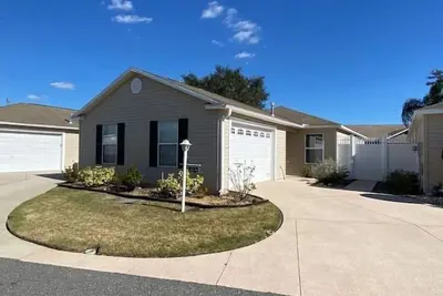 Image de 2/2 Courtyard Close To Lake Sumter Landing