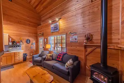 Image de Rainbow Trout Cabin quick drive to fishing lakes, backs forest, kitchen heat+Ac