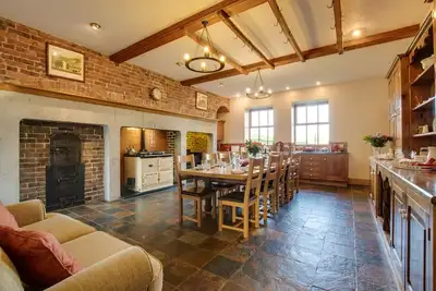 Image de Maes Mared - Cinq Chambres Maison, Couchages 10