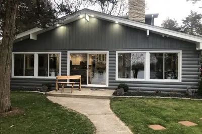 Image de Entirely Remodeled 5 Bedroom 3 Full Bath Lake Home